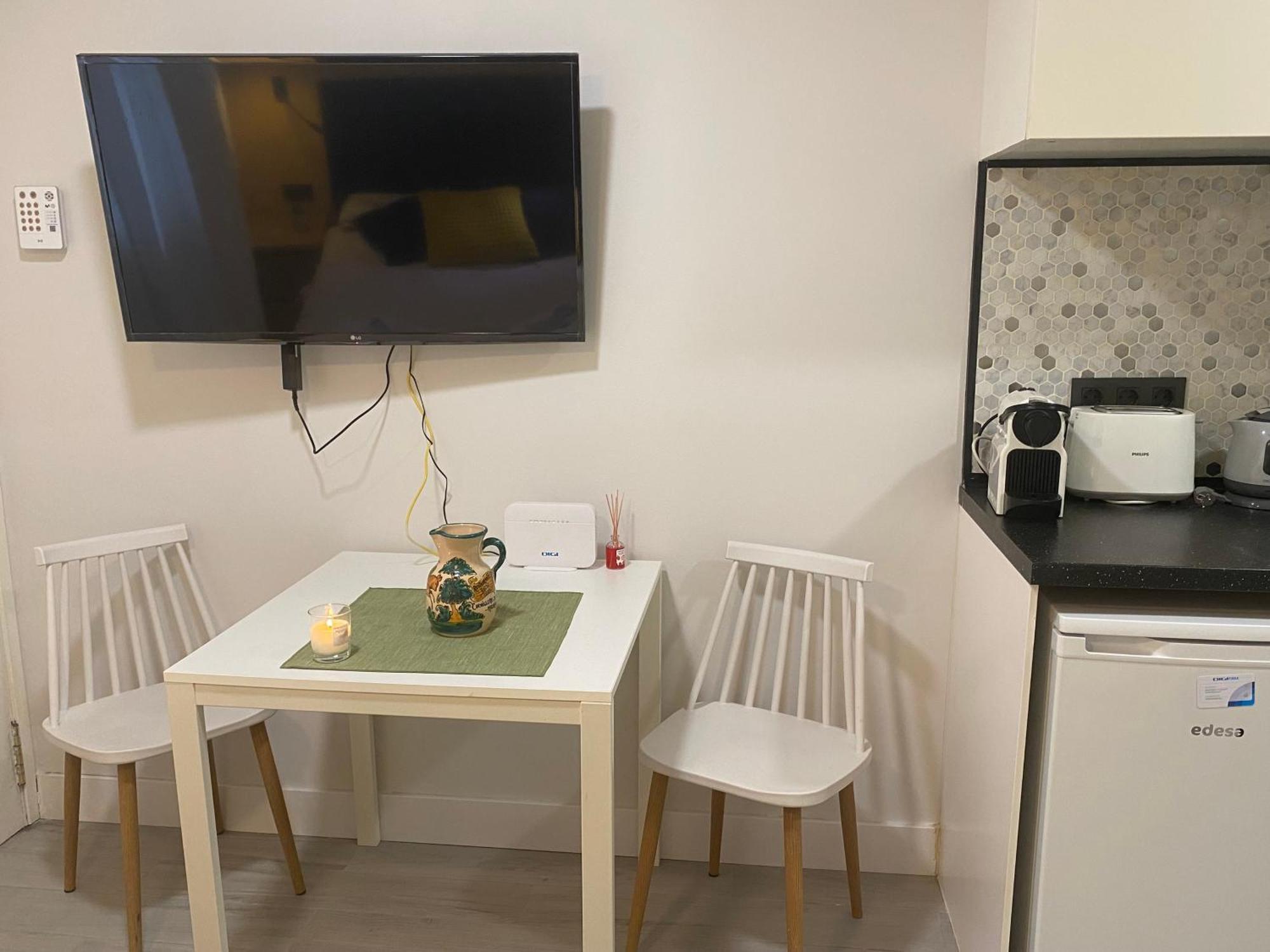 Studio, Cerca De El Rastro De Madrid Exteriör bild